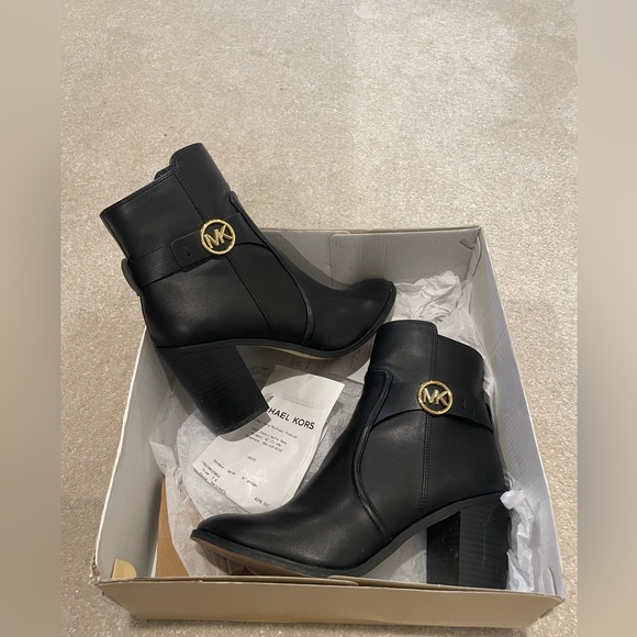 Michael Kors Leather boots - Picture 2 of 2